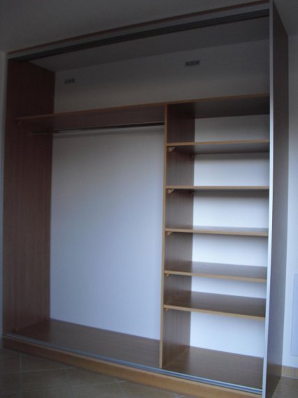 Skříň4